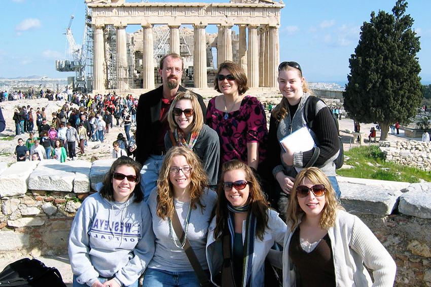 十大足球买球推荐学生在雅典前旅行